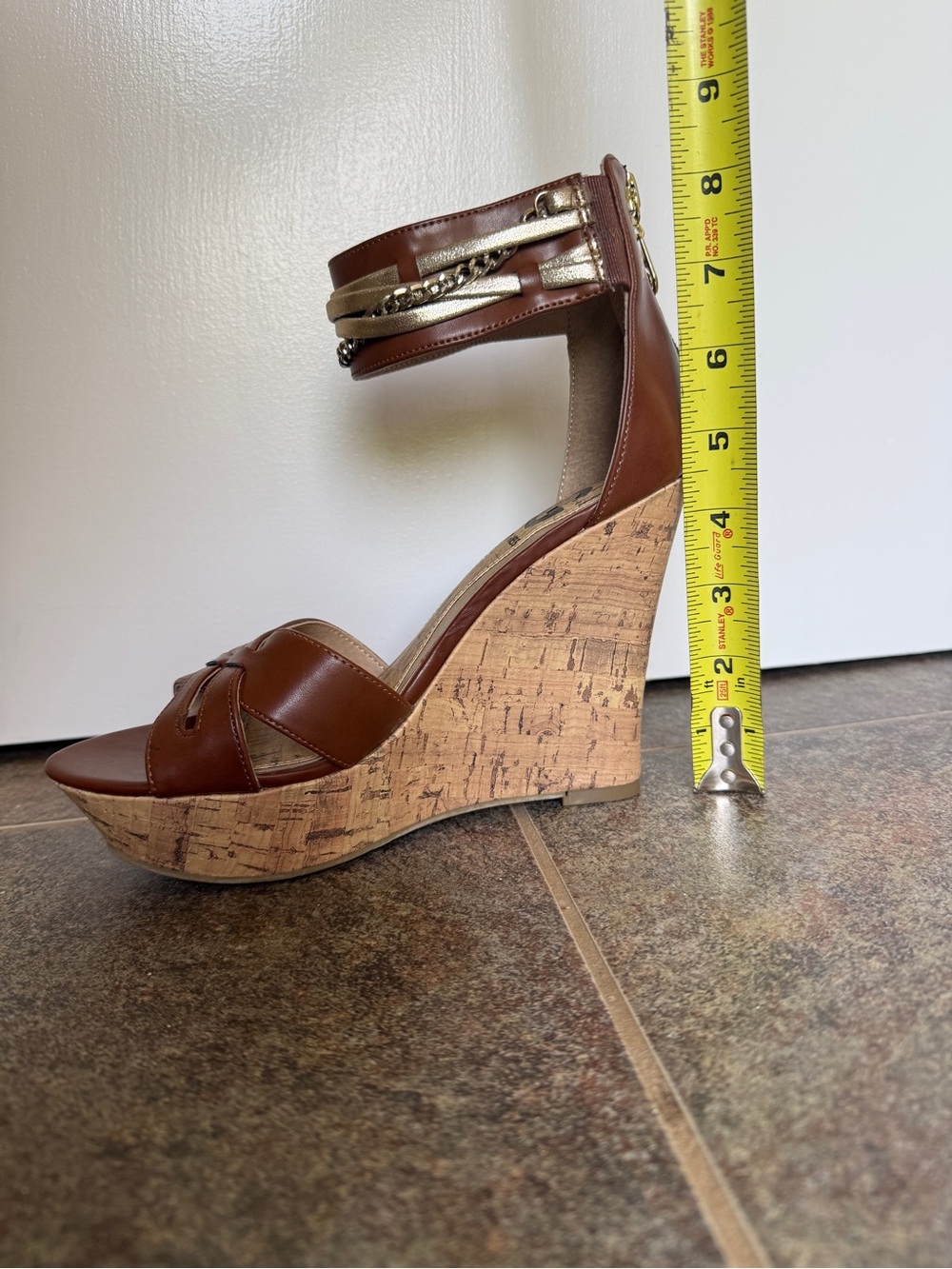 G by Guess Diala Leather Platform Sandals with Gold Chain Accent - Picture 5 of 9